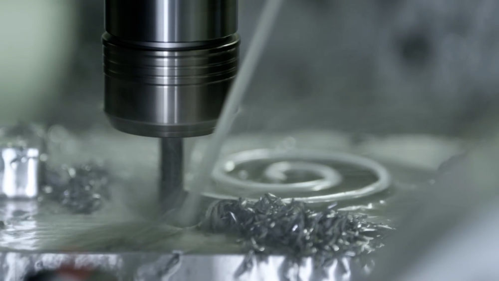 在江西佳时特数控股份有限公司，一台数控机床正在加工新能源汽车空调压缩机涡旋。受访者供图