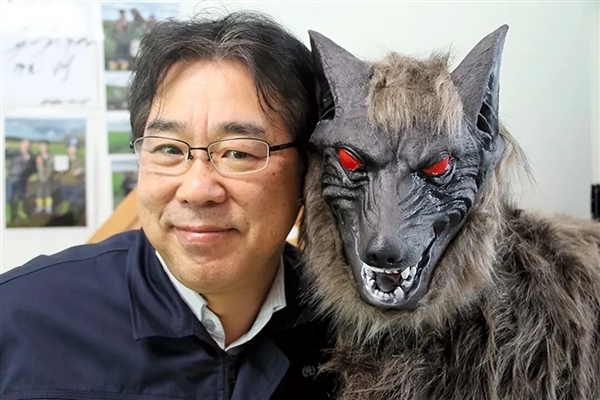 眼睛闪着红光、90分贝噪音 日本多地用“机器狼”驱赶熊