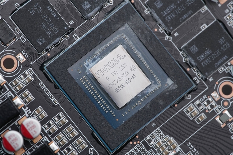 一眼看去就与众不同!索泰 RTX 5060 Ti 8GB 月白 OC评测:超频有点小惊喜