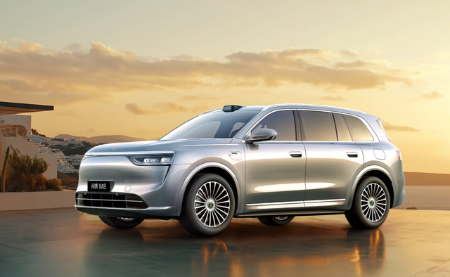 冰箱彩电大沙发不管用了?问界M8月销2万了,理想只能靠L6死撑?