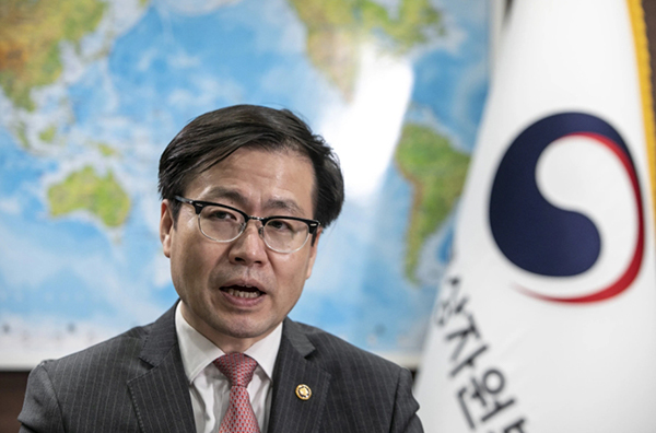 韩国产业通商资源部通商交涉本部长吕翰九 彭博社
