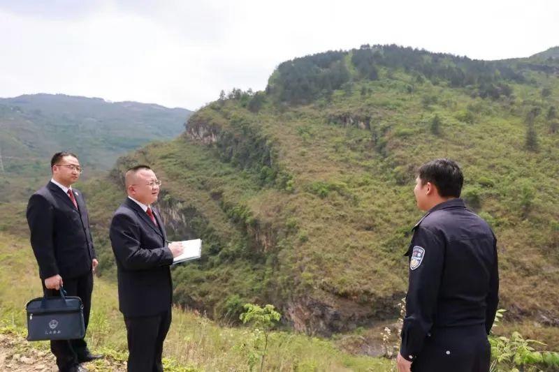 ▲2024年2月，贵州晴隆县人民检察院承办检察官前往案发现场提前介入该案