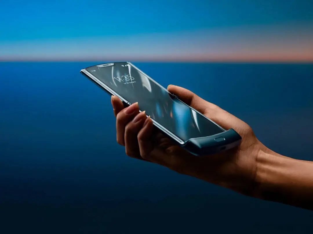 一台 1600 的小折叠,把三星 Z Fold7 打入了冷宫