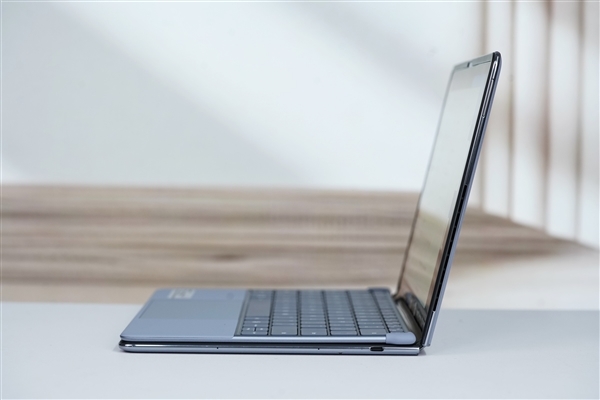 华为首款鸿蒙折叠屏电脑!MateBook Fold非凡大师图赏