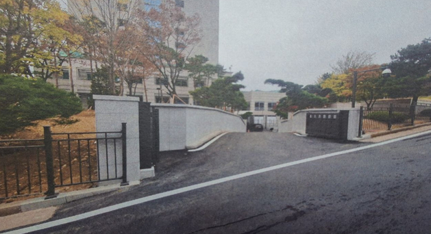 尹锡悦在任期间,首尔龙山总统府综合大楼东入口处,“秘密通道”施工完成。图源:韩媒