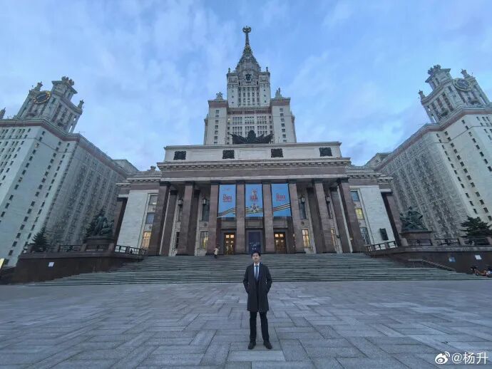 俄罗斯免签“说走就走”?中国游客务必做好功课,这是一个战争中的国家