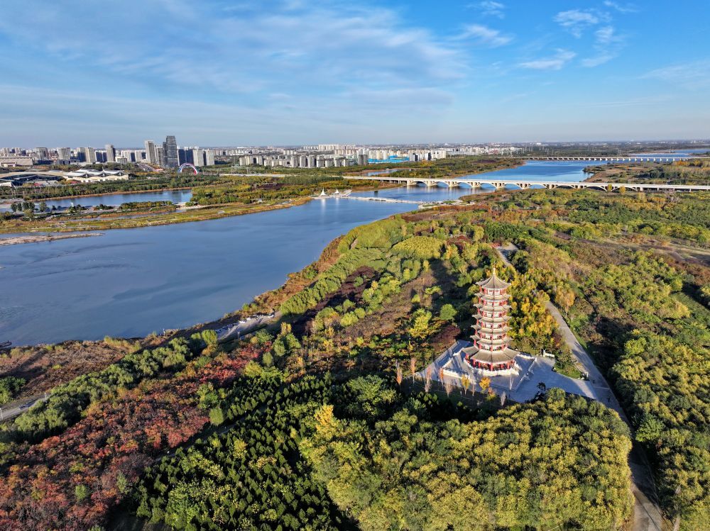 河北省石家庄市滹沱河沿岸景色(无人机照片)。新华社记者 牟宇 摄