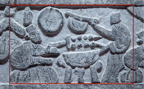 山东临沂五里堡汉画像石《庖厨图》,有一人烧烤,一人持扇扇风