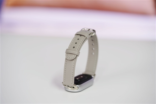 超窄四等边跑道屏!小米手环10 NFC版图赏