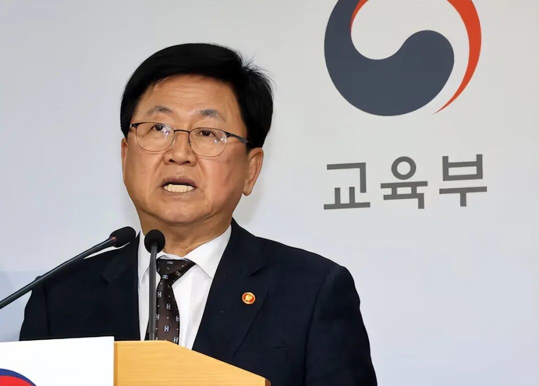 ◆韩国副总理兼教育部长崔教镇宣称,“AI人才培养已是关乎国家竞争力的核心议题。”