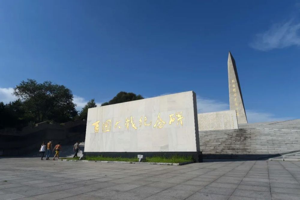 狮脑山百团大战纪念碑。