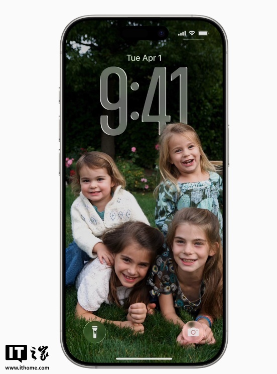 苹果iOS 26正式版推送:全新液态玻璃设计、AI功能改进