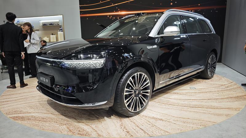 问界M5中东版首发亮相_问界_问界M9中东版设计语言