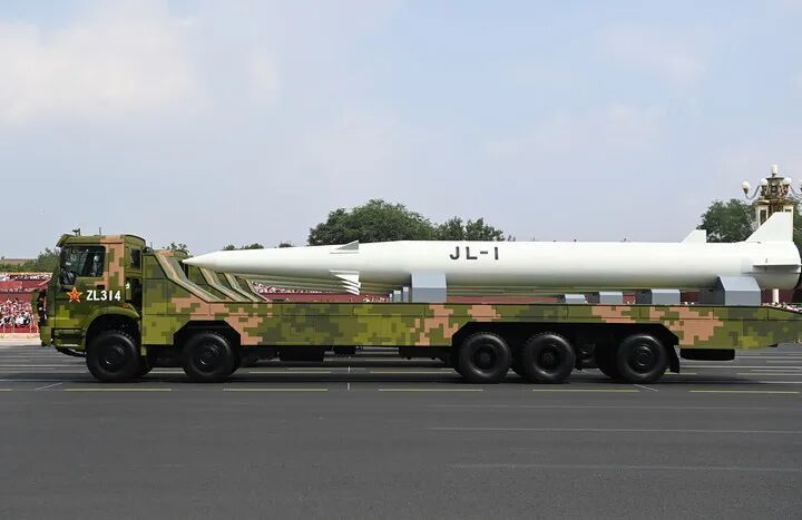 9月3日，纪念中国人民抗日战争暨世界反法西斯战争胜利80周年大会在北京隆重举行。这是核导弹第一方队接受检阅。新华社记者 范培珅 摄