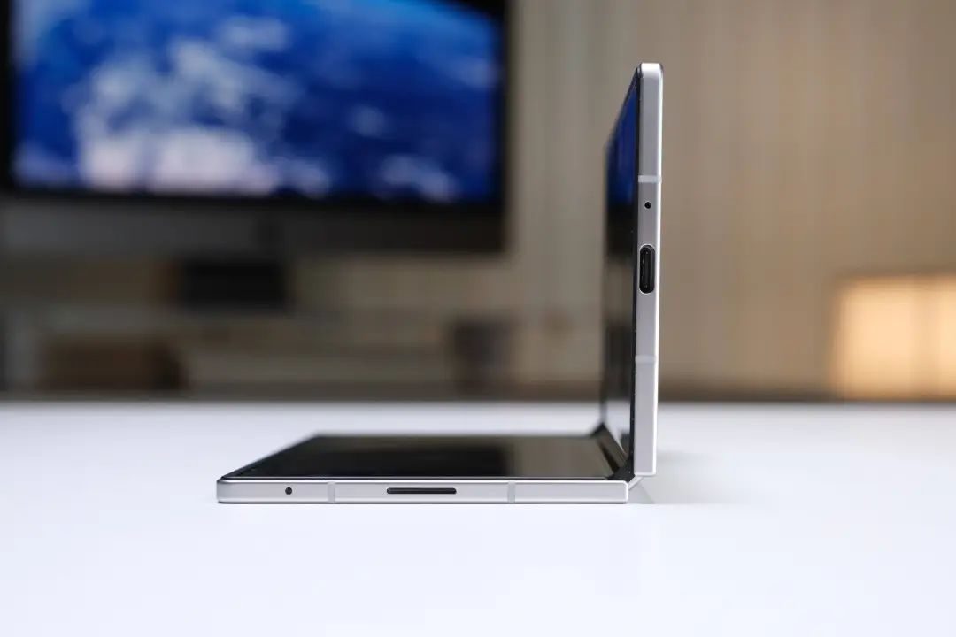 评测|一位男性从三星 Z Fold6 升级到了 Z Fold7,这是他的大脑发生的变化