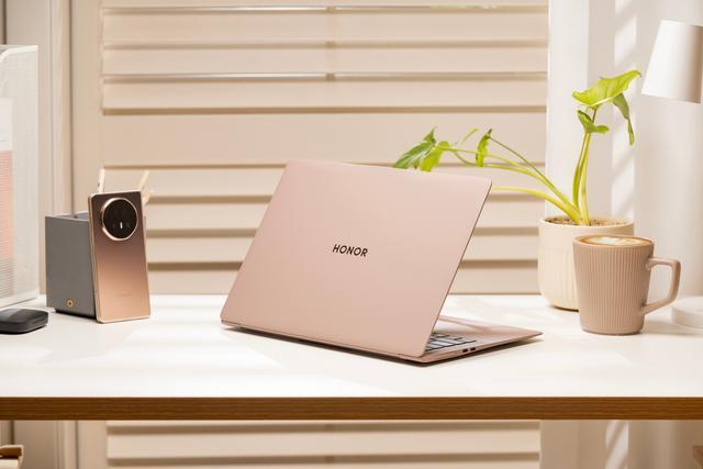 荣耀MagicBook Art 14图赏:“1000g+1cm”的绝美轻薄本