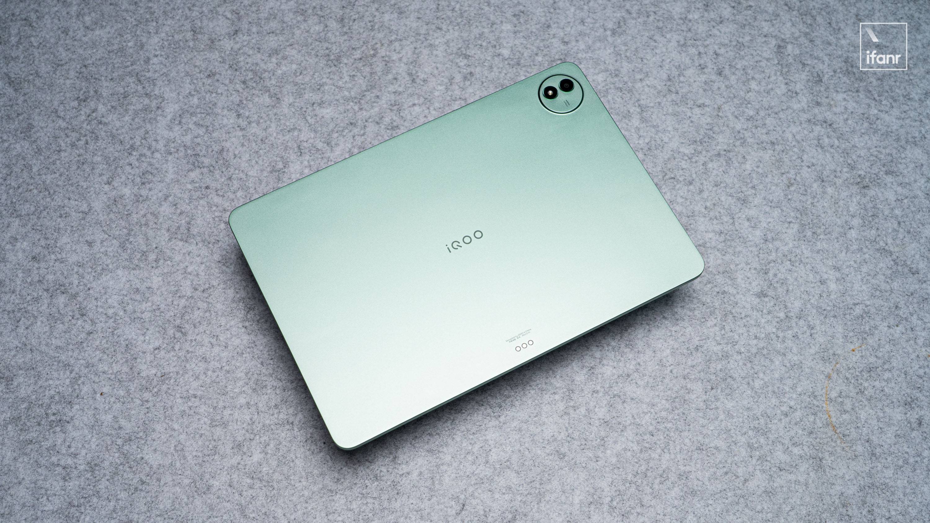 iQOO Pad 5 Pro:专注打游戏,也当生产力 | 新品画报