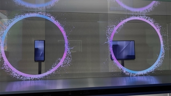 华为Mate XT唯一对手!三星首款三折叠参数出炉 12月发布