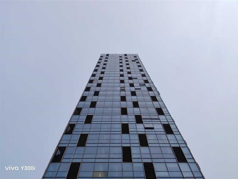 23.5小时霸榜续航榜!vivo Y300i体验评测:超高颜值的一款耐造神机