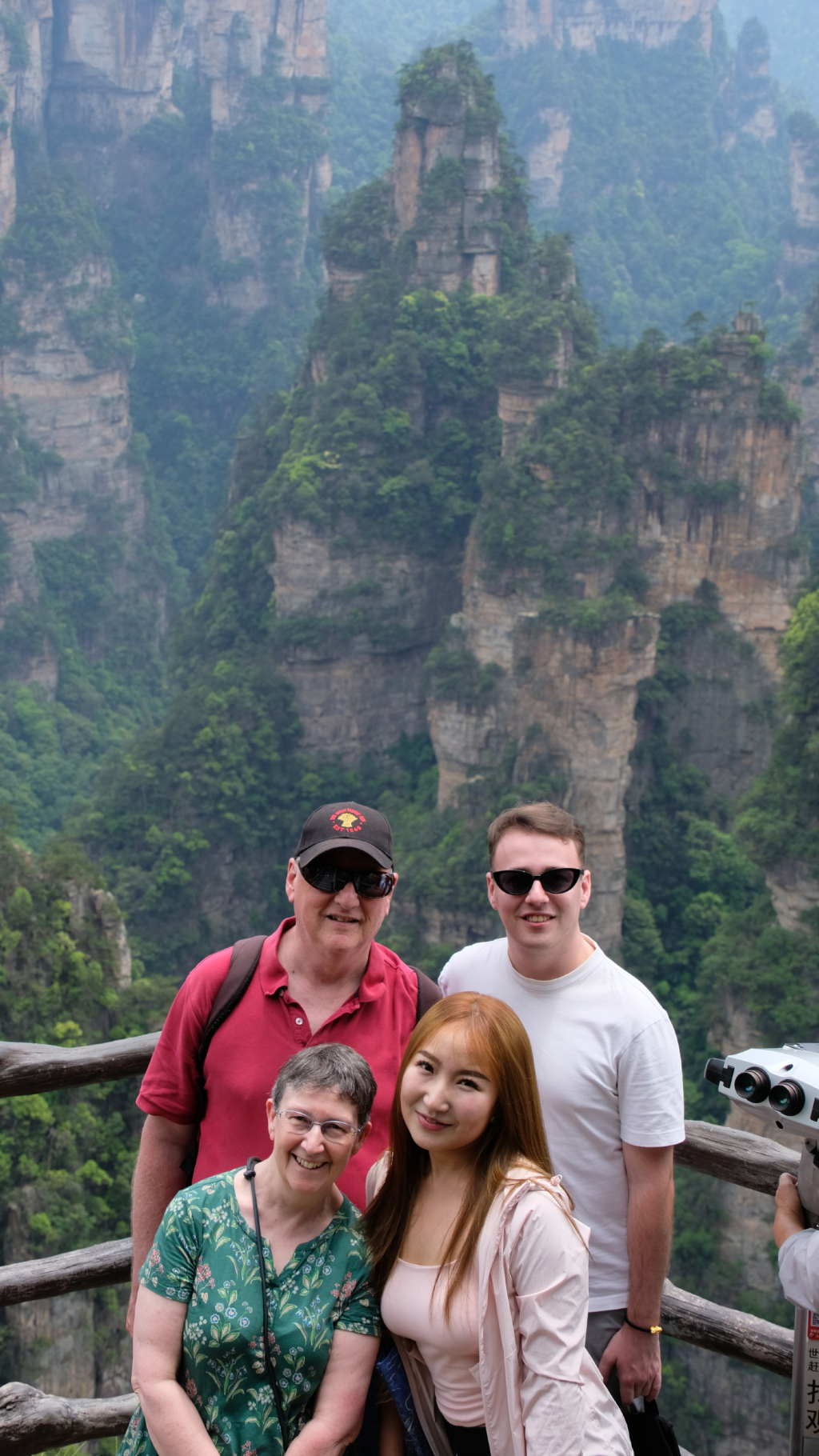 杰凯和恒艺带杰凯父母在中国旅游。
