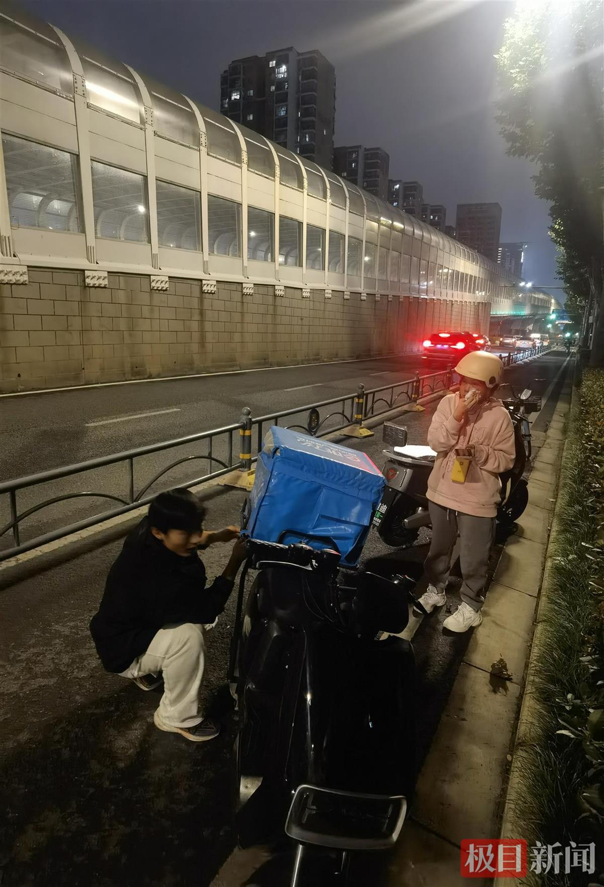 二十公里暖心守护!大学生外卖途中救助受伤骑手,市民写表扬信点赞