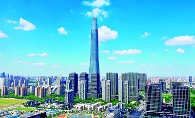 从天津港远眺滨海新区。资料图片