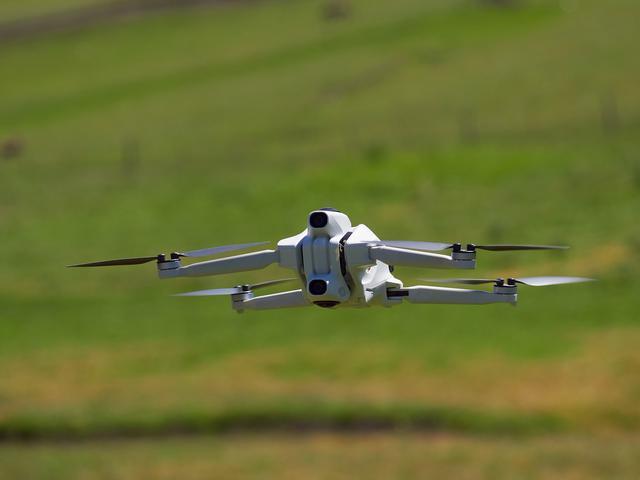 影翎Antigravity A1首发评测:飞行精准,避障灵活,玩法拉满了