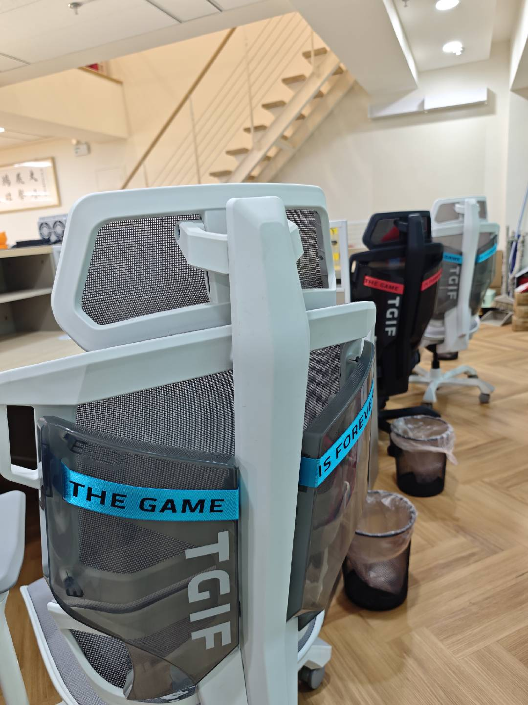 “0科技含量”的国货,靠掏苹果裆间赚了10亿?