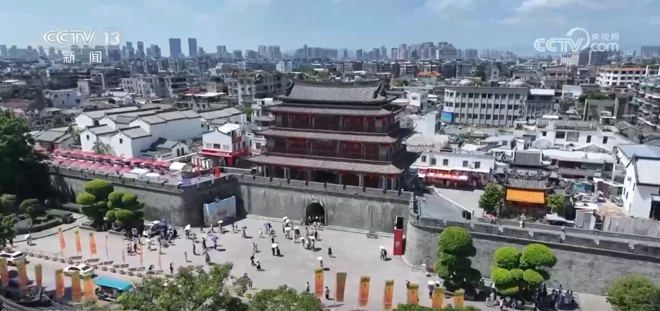 秋日里的中国斑斓如画 神州大地绘就绿水青山“幸福图景”