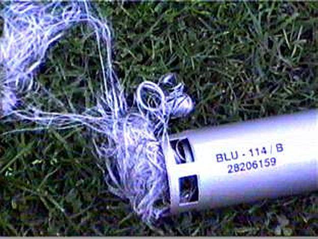 资料图：美军装备的BLU-114/B石墨战斗部，装有大量碳纤维细丝