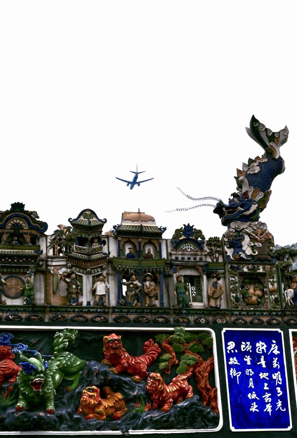 这是11月12日在广州陈家祠拍摄的鳌鱼装饰。新华社记者 陈朔 摄