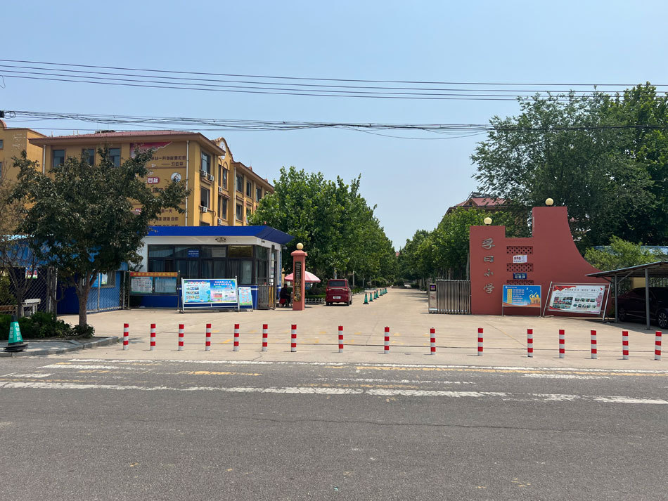 距离爆炸化工厂1.2公里的学校。