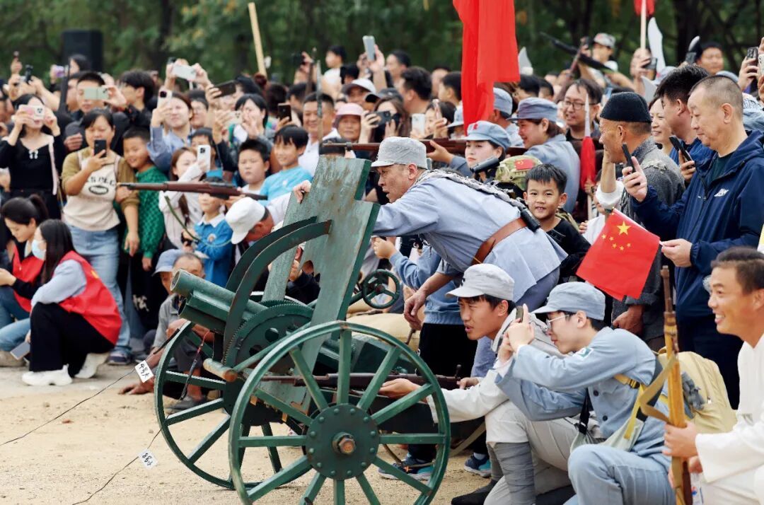 上图:山东红嫂家乡旅游区沉浸式体验项目《重走支前路》中的一个环节 图/新华