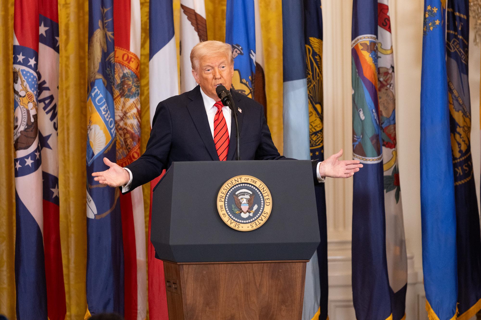 特朗普炮轰美联储主席鲍威尔_凤凰网