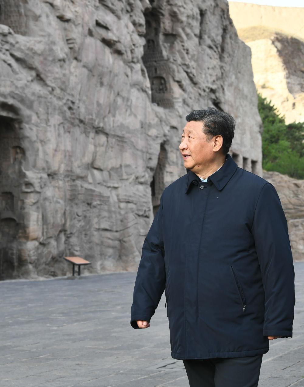 △2020年5月11日，习近平总书记在山西云冈石窟实地了解历史文化遗产保护情况。