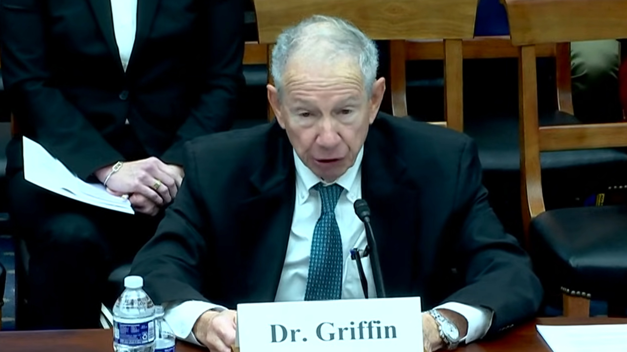 迈克尔·格里芬 听证会视频截图