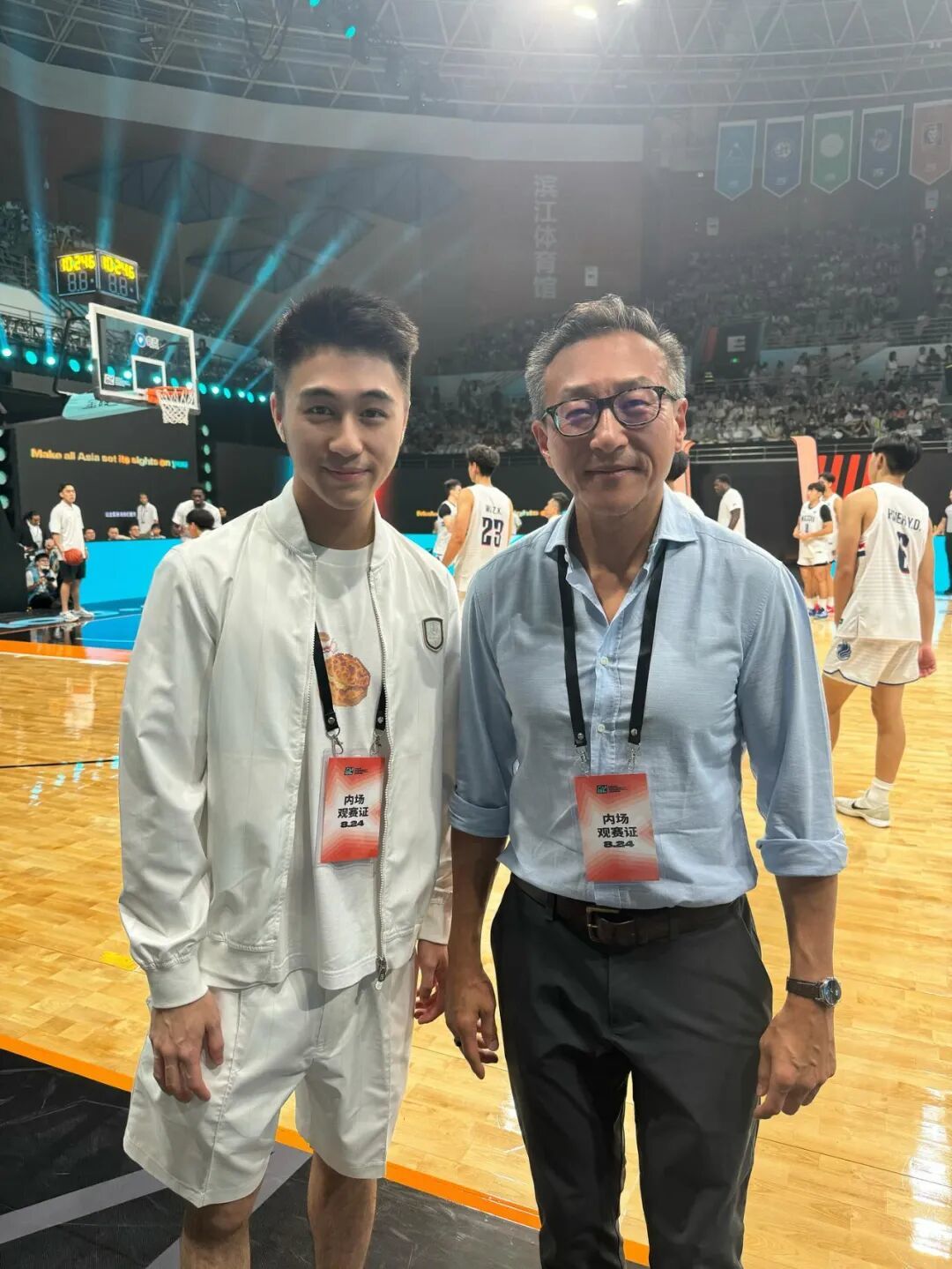 刘强东穿西装戴百达翡丽炒菜,黄仁勋千万RM不离身,大佬都爱啥表?