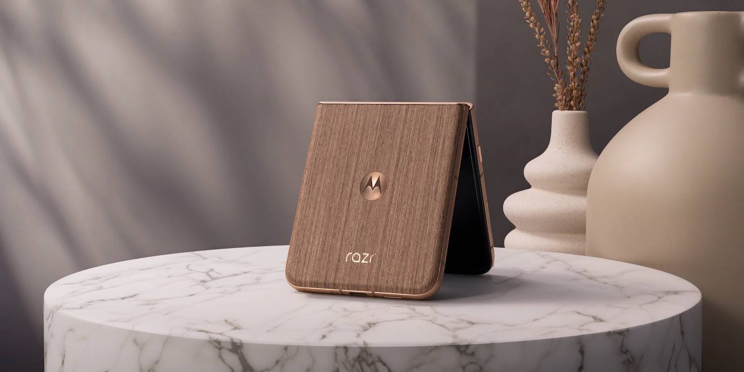 AI 替你玩手机,Moto Razr 60 折了屏幕,还想折叠时间