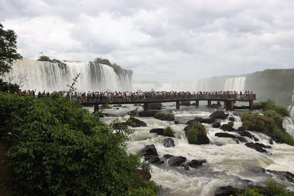 位于巴西和阿根廷交界处的伊瓜苏大瀑布 资料图 图源:视觉中国