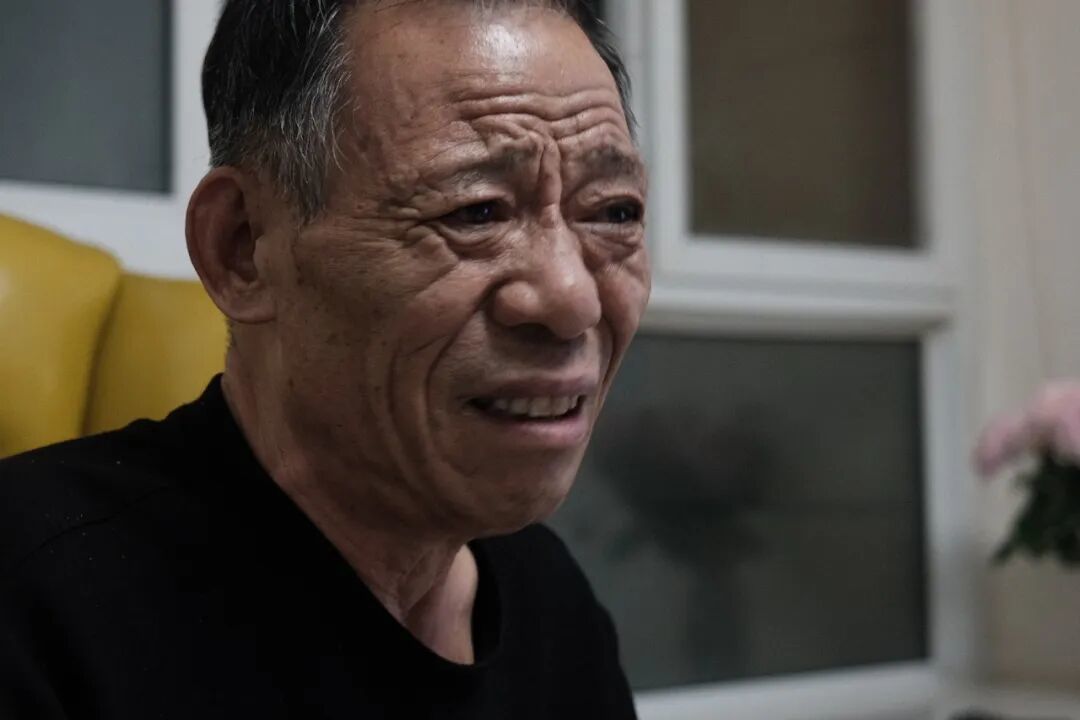 提到女儿,董守仁忍不住落泪