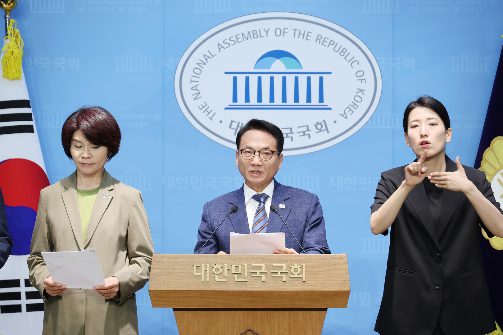 韩议员称尹锡悦曾派无人机进入朝鲜挑起冲突，韩军方回应_凤凰网