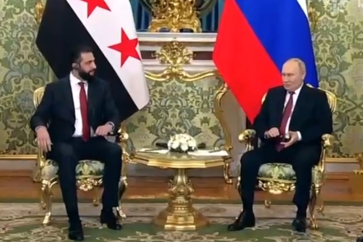 △敘利亞政權(quán)領(lǐng)導(dǎo)人艾哈邁德·沙拉(左)與俄羅斯總統(tǒng)普京(右)