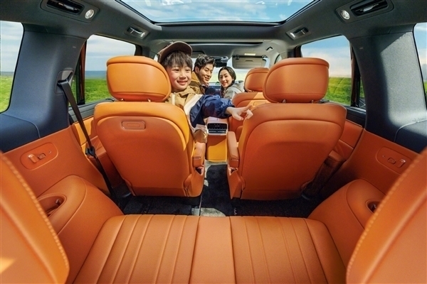 展车到店再催单!全新问界M8三天新增1万小定:已破10万台