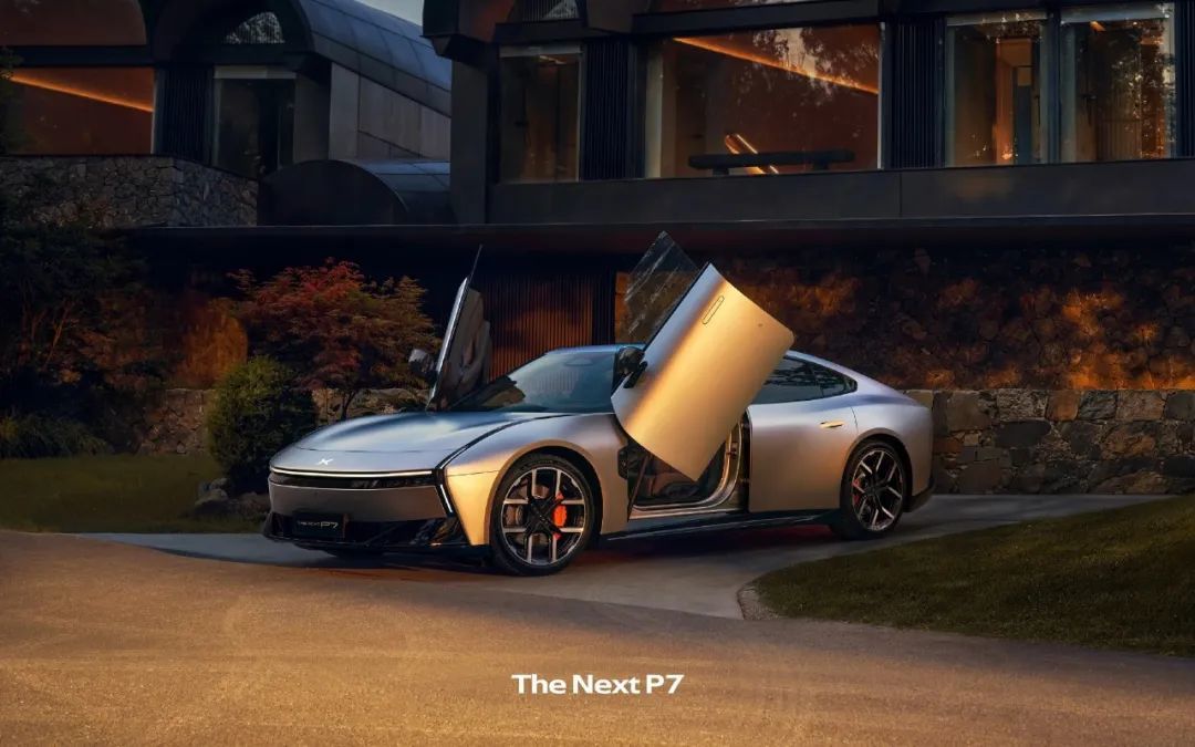 全球首款全景无人机亮相/李想称理想i8没有对手/新款iPad mini处理器曝光