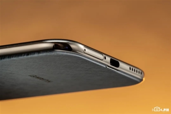 体验完华为Mate 70 Air 我感觉它被Air耽误了