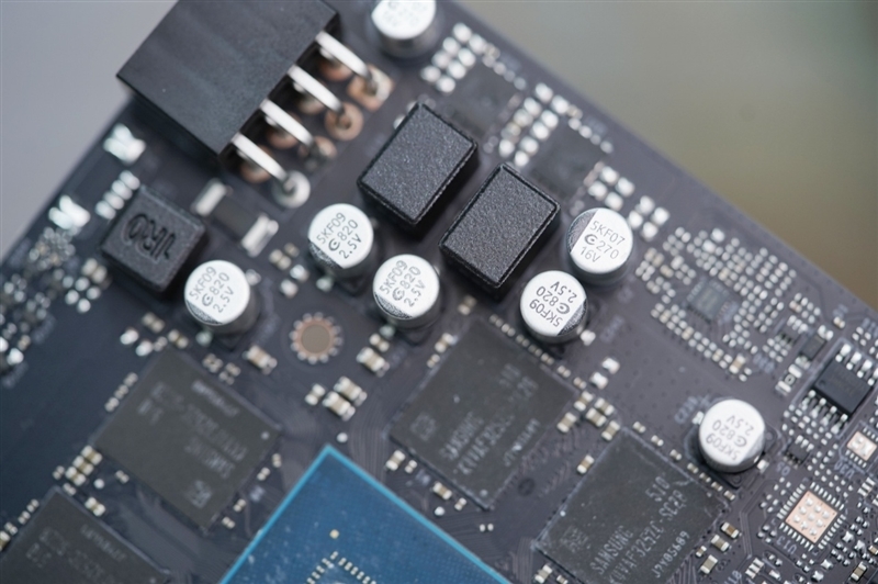 影驰RTX 5060 Ti金属大师白金版16GB MAX OC评测:DLSS 4加持4K游戏轻松流畅 纯白设计完美匹配影驰全家桶