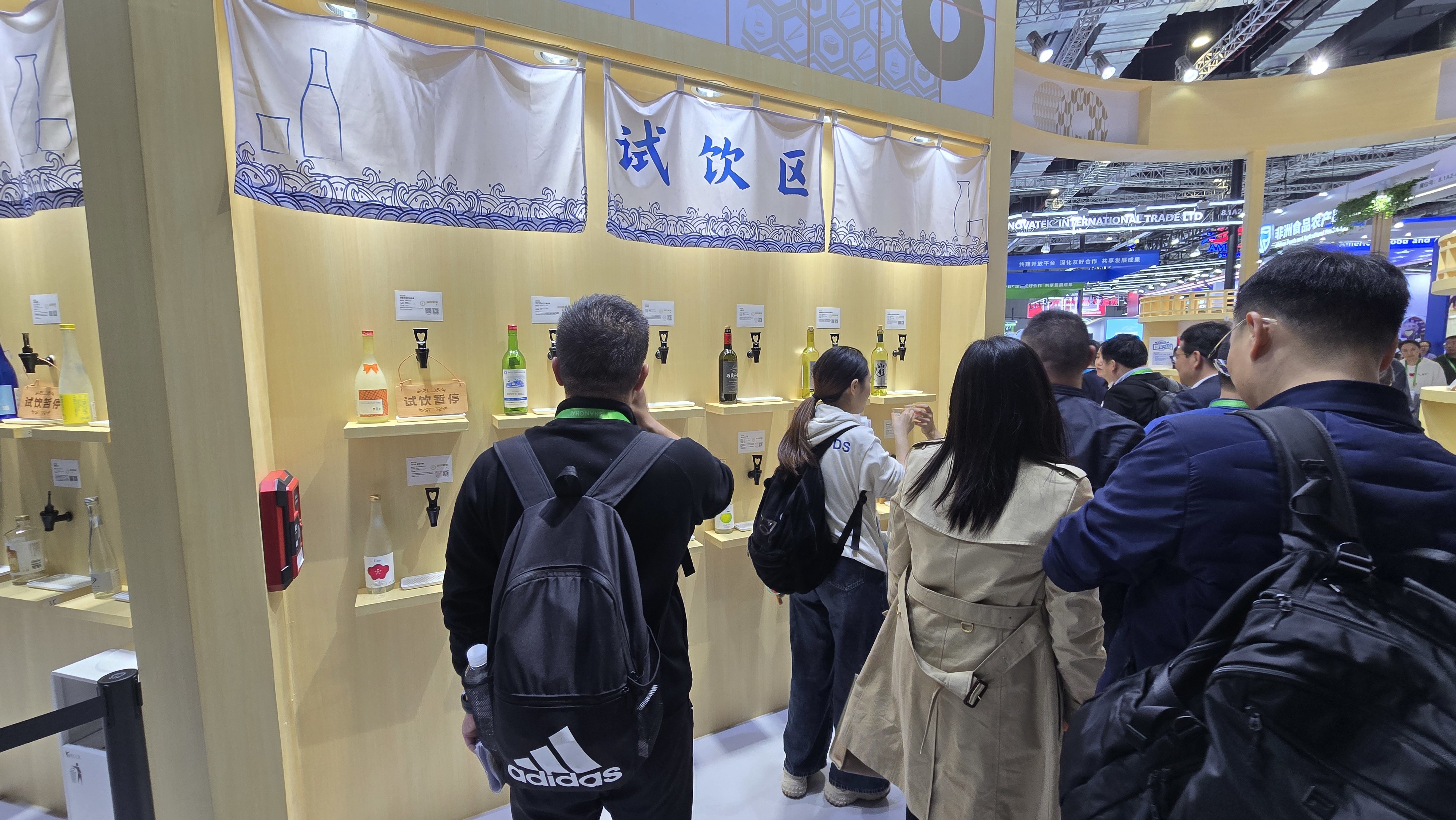 日本酒试饮区 观察者网