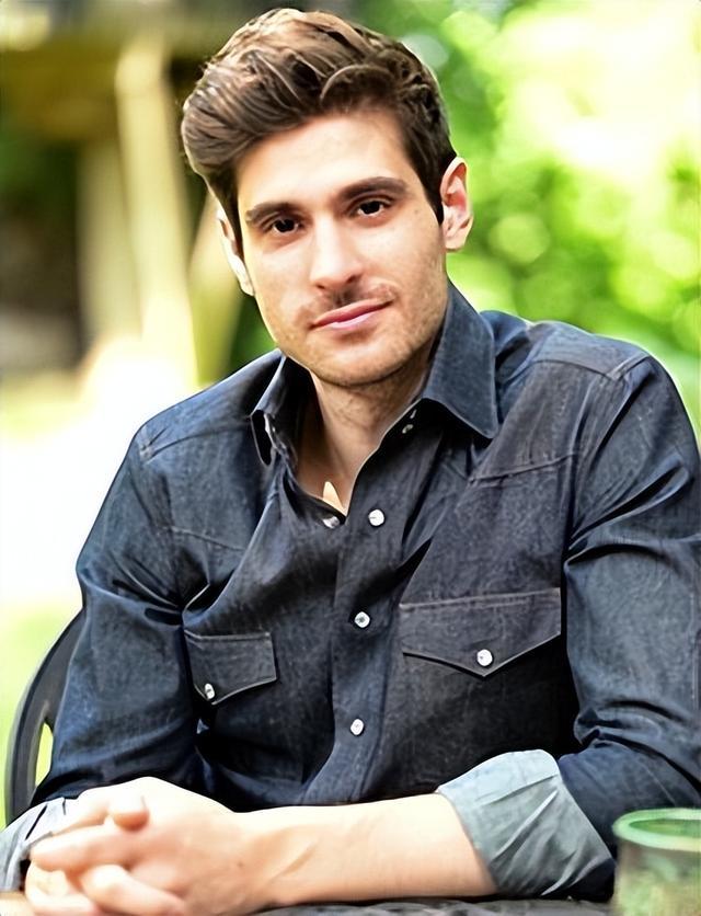 没有博士学位,也不是科班出身,他的跨界作业却赢了圈内高赞