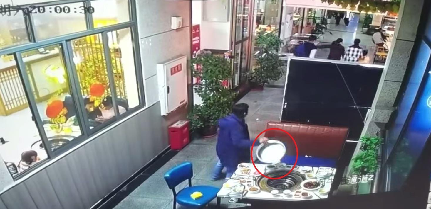 监控视频截图 受访人提供.png