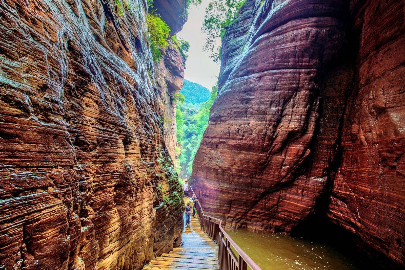 早报|微信成立电商产品部/京东回应外卖系统崩溃/国内首家破产 5A 景区获游客点赞